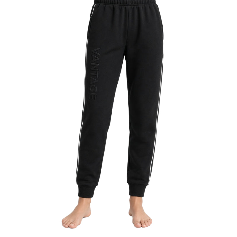 A women wear black sweatpants with VANTAGE logo